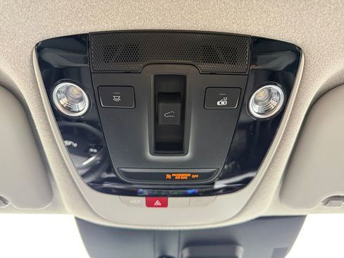 Certified 2025 Kia Niro EX Touring image 11