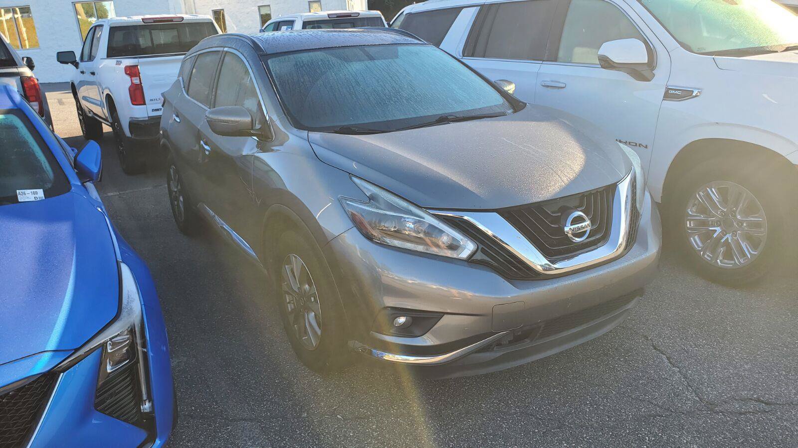 Used 2018 Nissan Murano SV FWD image 2