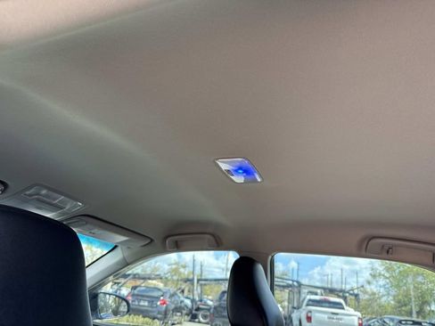 Used 2017 Toyota Camry SE image 17