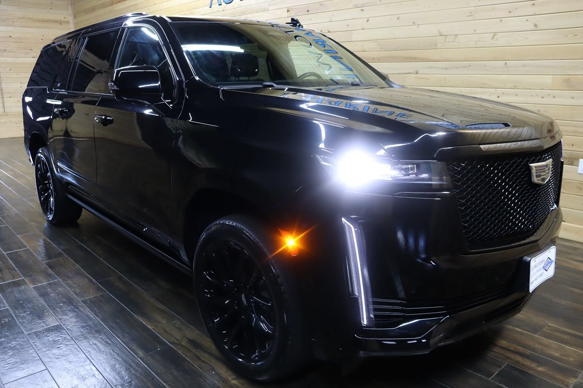 Used 2024 Cadillac Escalade ESV Sport w/ LPO, ONYX Package AWD/4WD image 2