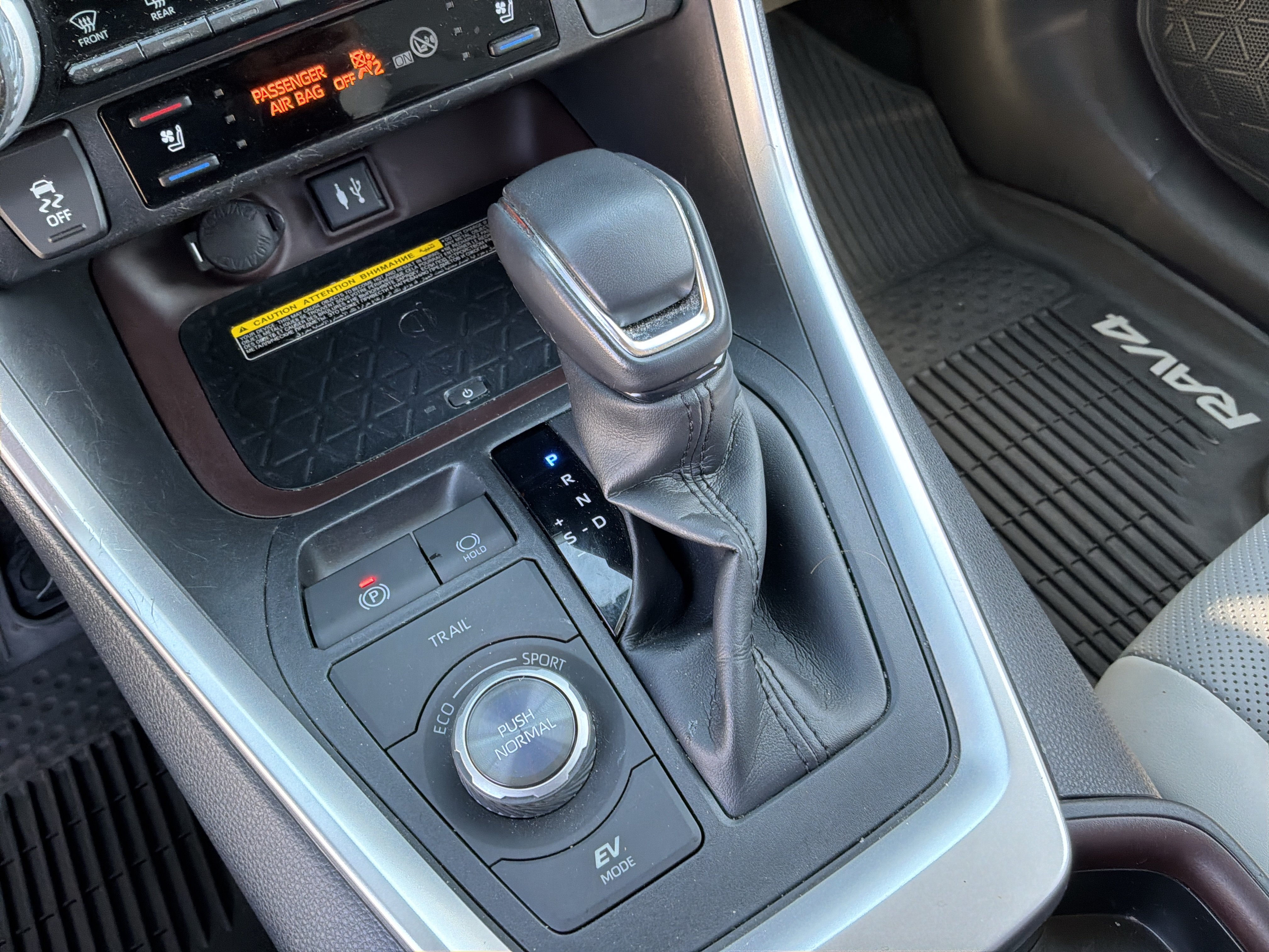Used 2019 Toyota RAV4 Limited AWD/4WD image 26