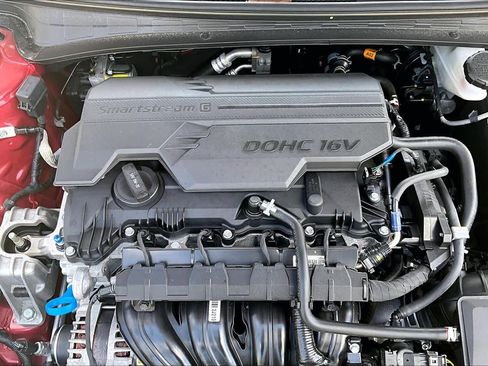Used 2025 Hyundai Elantra SE FWD image 32