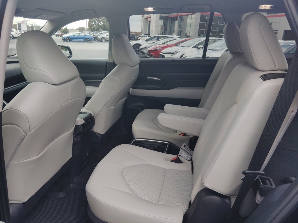 New 2026 Toyota Grand Highlander XLE FWD image 6
