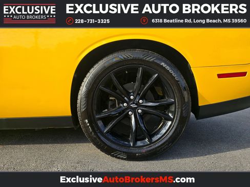 Used 2018 Dodge Challenger SXT w/ Blacktop Package image 40