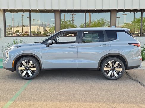 New 2026 Mitsubishi Outlander SE FWD image 4