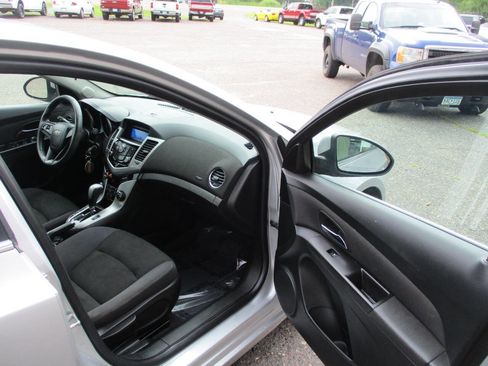 Used 2014 Chevrolet Cruze LT FWD image 22