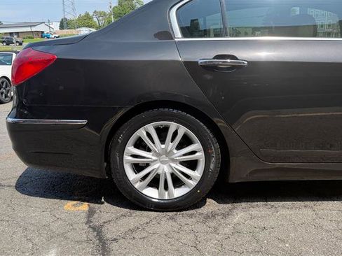 Used 2014 Hyundai Genesis 3.8 RWD image 4