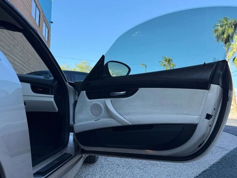 Used 2011 BMW Z4 sDrive35i image 39