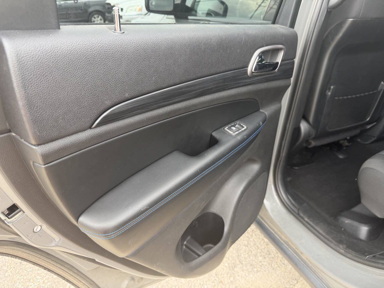 Used 2019 Jeep Grand Cherokee Laredo AWD/4WD image 20