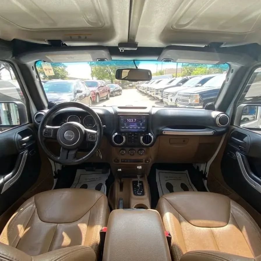 Used 2014 Jeep Wrangler Unlimited Sahara w/ Connectivity Group AWD/4WD image 8