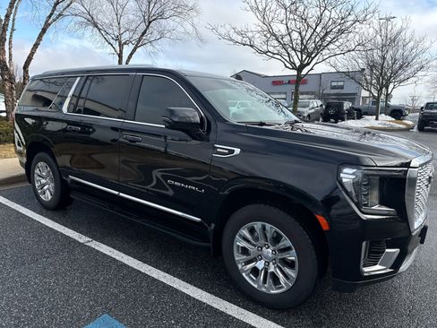 Certified 2023 GMC Yukon XL Denali image 3
