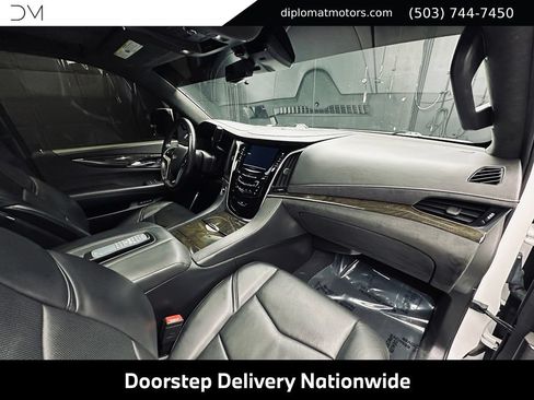 Used 2017 Cadillac Escalade ESV Platinum AWD/4WD image 19
