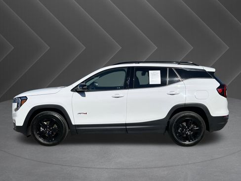 Used 2024 GMC Terrain AT4 image 2