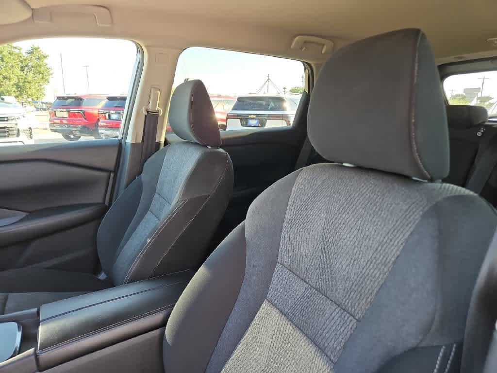 Used 2025 Nissan Rogue SV FWD image 15