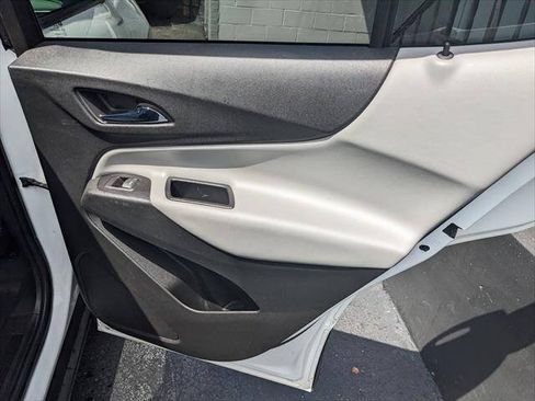 Used 2018 Chevrolet Equinox LS AWD/4WD image 15