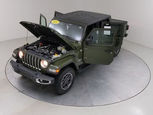 Used 2022 Jeep Gladiator Overland w/ Dual Top Group AWD/4WD image 43