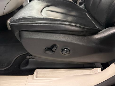 Used 2018 Chrysler Pacifica Limited image 10