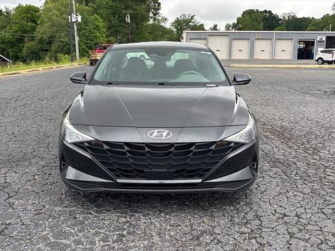 Used 2023 Hyundai Elantra SEL w/ Convenience Package FWD image 2
