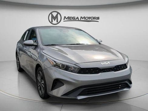 Used 2024 Kia Forte LXS FWD image 11