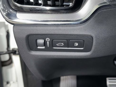 Used 2022 Volvo S60 T8 R-Design w/ Advanced Package image 25