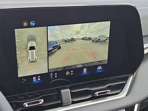 New 2026 Chevrolet Equinox LT w/ Convenience Package II image 13