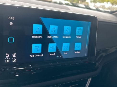 Used 2024 Volkswagen Atlas Cross Sport SE FWD image 18