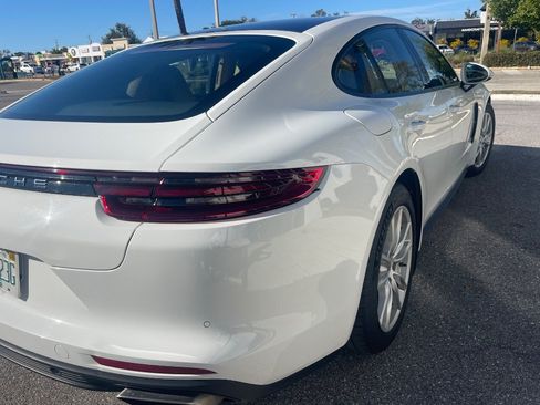 Used 2018 Porsche Panamera RWD image 32