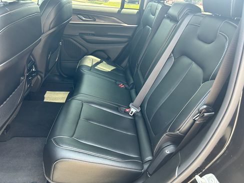 Used 2024 Jeep Grand Cherokee Limited image 22