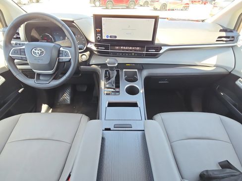 Certified 2026 Toyota Sienna XLE FWD image 12