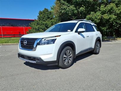 New 2025 Nissan Pathfinder SL w/ Cargo Package
