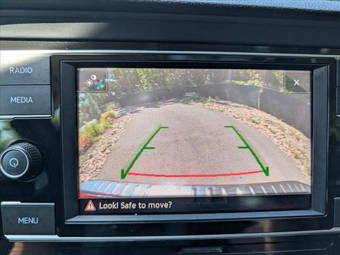 Certified 2023 Volkswagen Jetta SE w/ Panoramic Sunroof Package FWD image 37