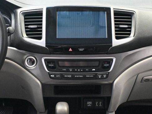 Used 2016 Honda Pilot EX image 12