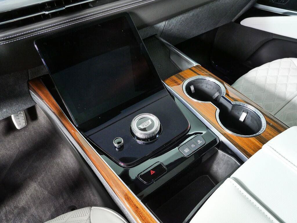 Used 2026 Cadillac Escalade Platinum Sport w/ LPO, ONYX Package AWD/4WD image 19