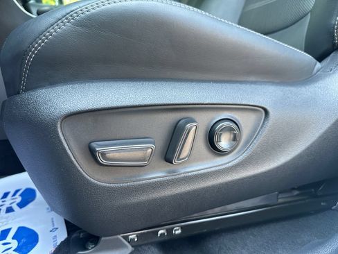 Used 2022 Toyota RAV4 Limited AWD/4WD image 9