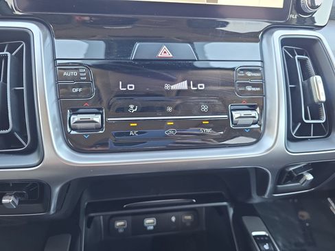 Used 2023 Kia Sorento S w/ Panoramic Sunroof Package AWD/4WD image 23