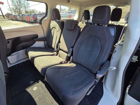 Used 2018 Chrysler Pacifica Touring Plus w/ Tire & Wheel Group image 14