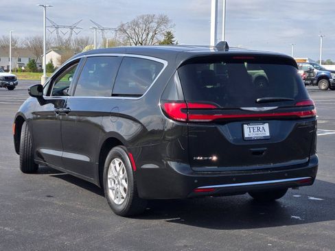 Used 2023 Chrysler Pacifica Touring-L FWD image 17