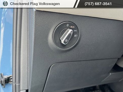 New 2025 Volkswagen Taos SE image 27