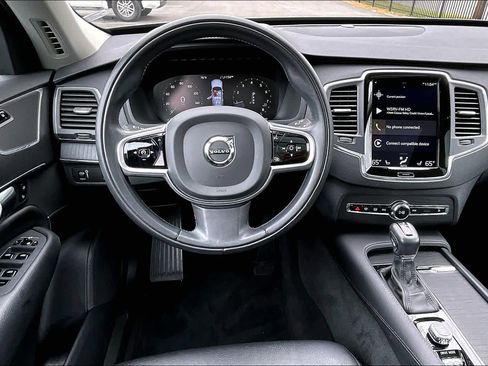 Used 2020 Volvo XC90 T6 Momentum w/ Protection Package image 6