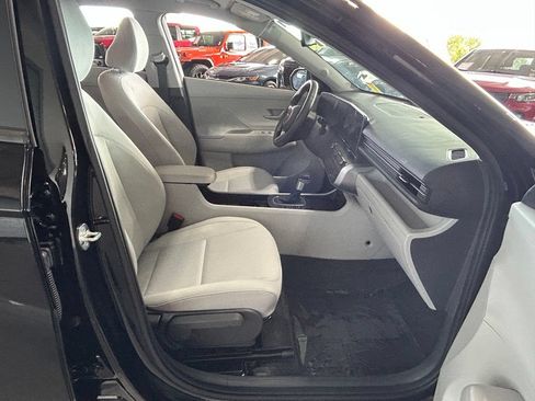 Used 2025 Hyundai Kona SEL FWD image 35