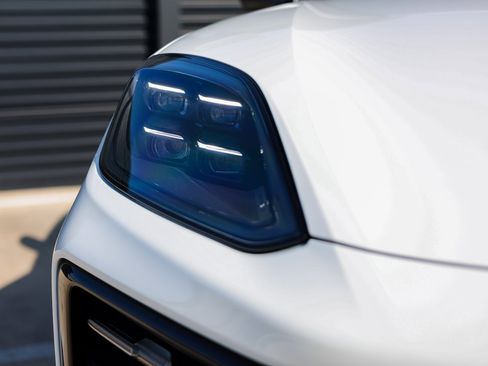 New 2025 Porsche Cayenne E-Hybrid image 13