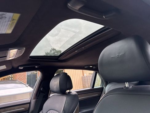 Used 2020 Genesis G90 3.3T Premium RWD image 12