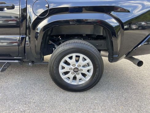 Used 2025 Toyota Tacoma SR5 AWD/4WD image 9