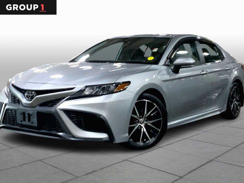Used 2023 Toyota Camry SE image 1