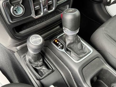 Used 2023 Jeep Gladiator Sport image 28