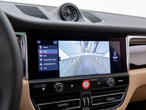 New 2026 Porsche Macan image 24