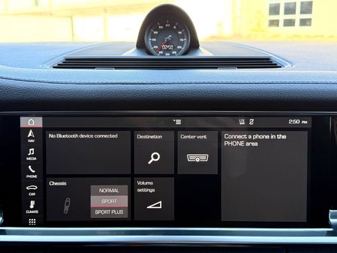 Used 2018 Porsche Panamera 4S image 28