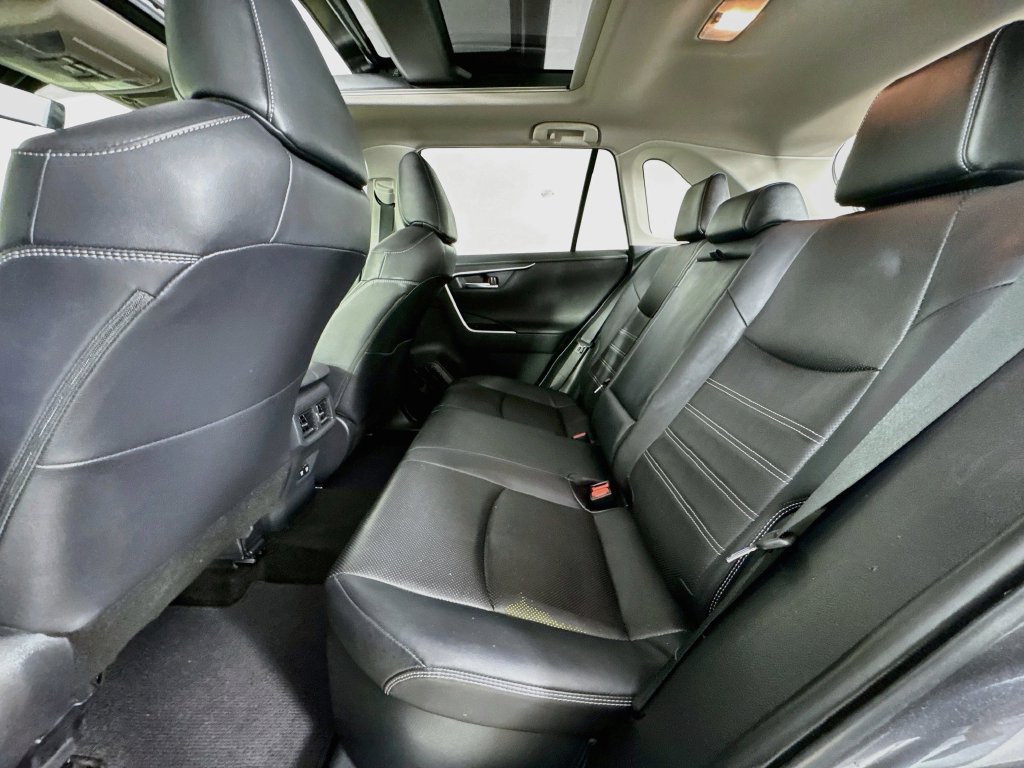 Used 2020 Toyota RAV4 Limited AWD/4WD image 31