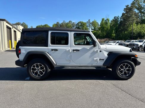 Used 2025 Jeep Wrangler Sport S AWD/4WD image 4