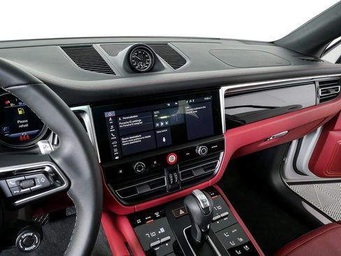 New 2026 Porsche Macan S image 13